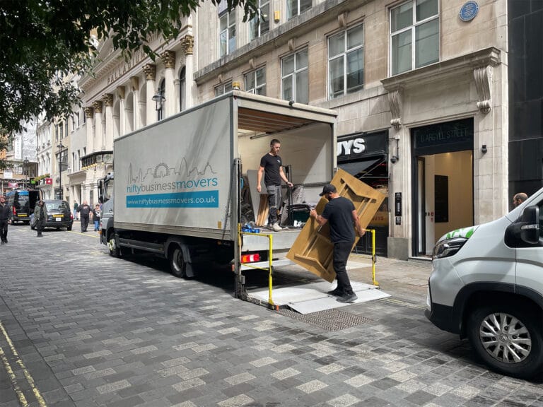 Nifty Business Movers Van Large 2
